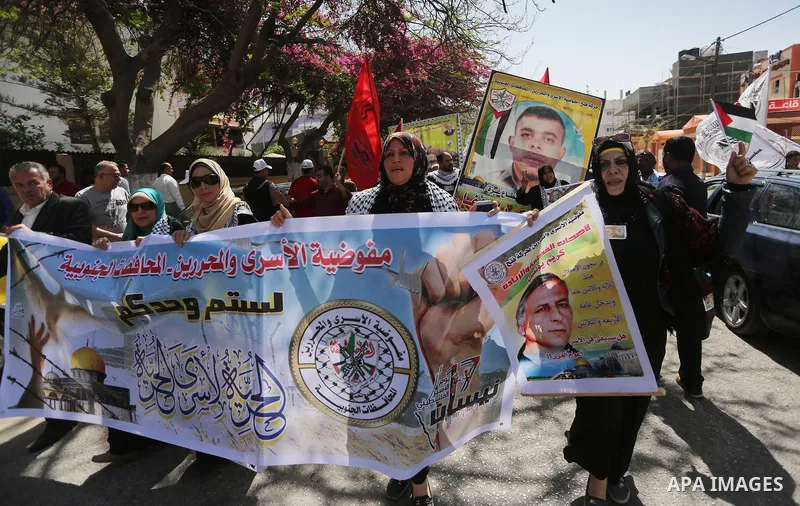 Palestinians take part during a rally marking Palestinian Prisoner Day in Gaza City on April 17, 2016. Photo by Mohammed Asad