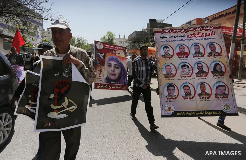 Palestinians take part during a rally marking Palestinian Prisoner Day in Gaza City on April 17, 2016. Photo by Mohammed Asad