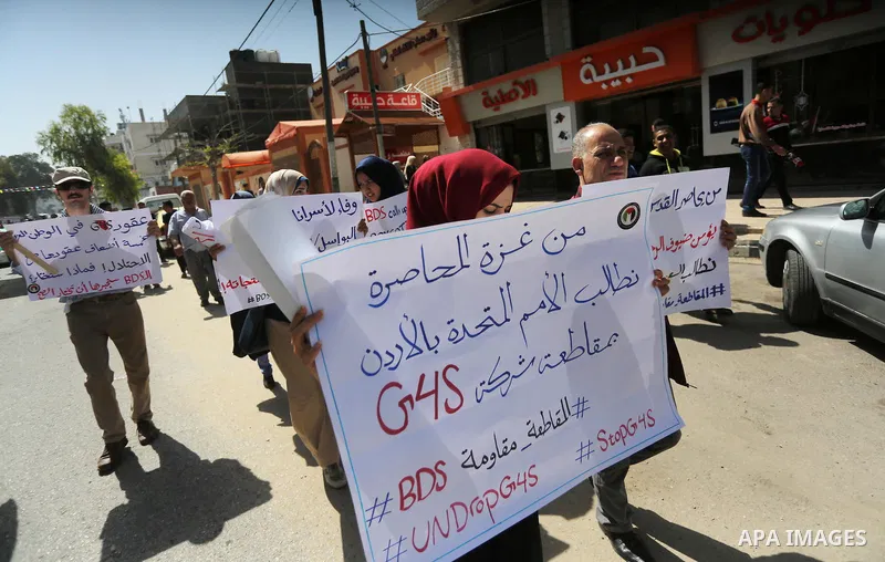 Palestinians take part during a rally marking Palestinian Prisoner Day in Gaza City on April 17, 2016. Photo by Mohammed Asad