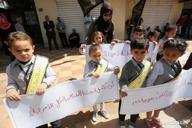 Palestinians take part during a rally marking Palestinian Prisoner Day in Gaza City on April 17, 2016. Photo by Mohammed Asad