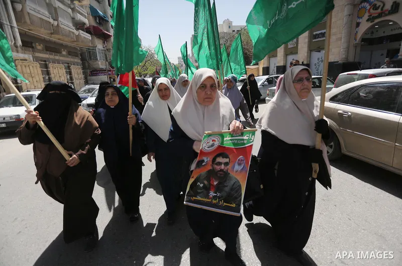 Palestinians take part during a rally marking Palestinian Prisoner Day in Gaza City on April 17, 2016. Photo by Mohammed Asad