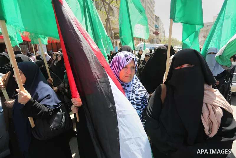 Palestinians take part during a rally marking Palestinian Prisoner Day in Gaza City on April 17, 2016. Photo by Mohammed Asad