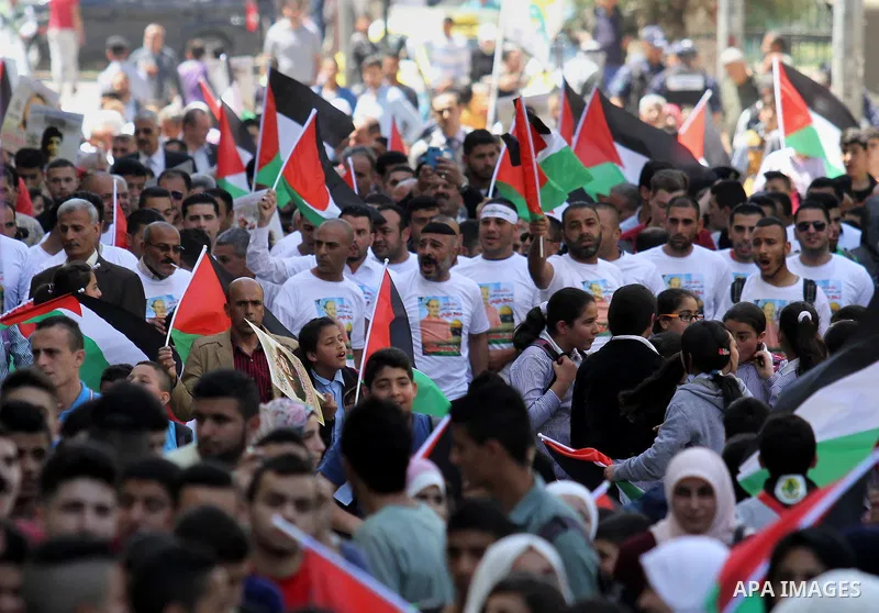 Palestinians hold pictures of Palestinians detained in Israeli prisons during a demonstration to mark Palestinian Prisoner Day in the West Bank city of Nablus on April 17, 2016. Photo by Nedal Eshtayah