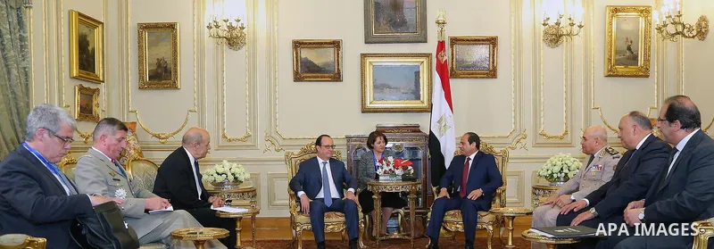 A handout picture made available by the Egyptian Presidency on 18 April 2016 shows Egyptian President Abdel Fattah al-Sisi and his French counterpart Francois Hollande during their meeting at al-Quba Presidential Palace,...