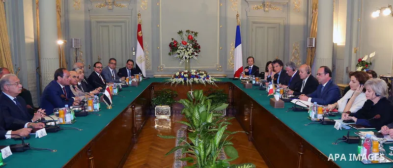 A handout picture made available by the Egyptian Presidency on 18 April 2016 shows Egyptian President Abdel Fattah al-Sisi and his French counterpart Francois Hollande during their meeting at al-Quba Presidential Palace,...