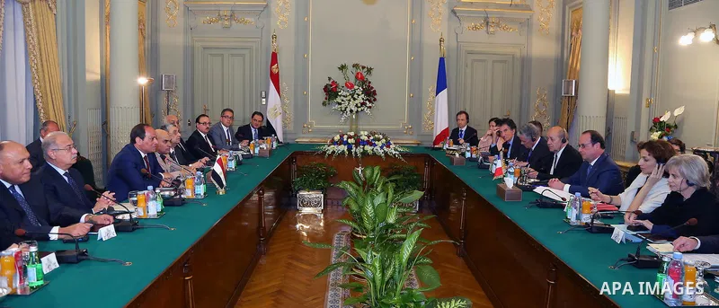 A handout picture made available by the Egyptian Presidency on 18 April 2016 shows Egyptian President Abdel Fattah al-Sisi and his French counterpart Francois Hollande during their meeting at al-Quba Presidential Palace,...
