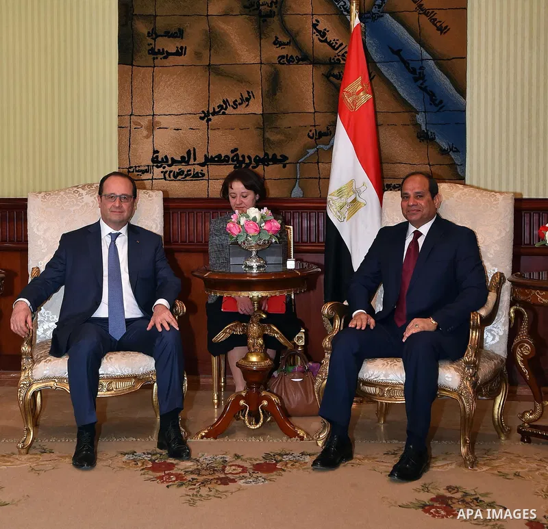 A handout picture made available by the Egyptian Presidency on 18 April 2016 shows Egyptian President Abdel Fattah al-Sisi and his French counterpart Francois Hollande during their meeting at al-Quba Presidential Palace,...