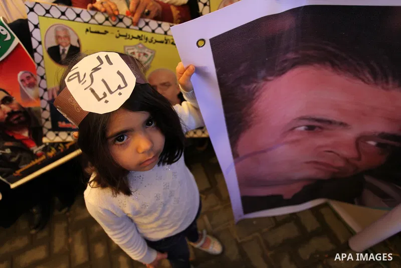 Palestinians take part in a protest demanding release the prisoners in Israeli jails, in front of Red cross office, in Gaza city, on April 18, 2016. Photo by Ashraf Amra