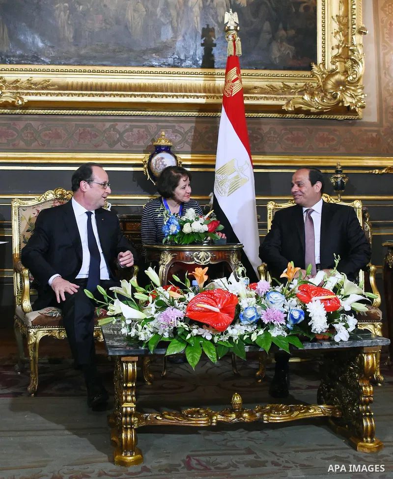 A handout photo provided by the Egyptian Presidency shows French president Francois Hollande and his Egyptian counterpart Abdul Fatah Al-Sisi during a bilateral meeting at Abdin palace in Cairo, Egypt, 18 April 2016. Hol...