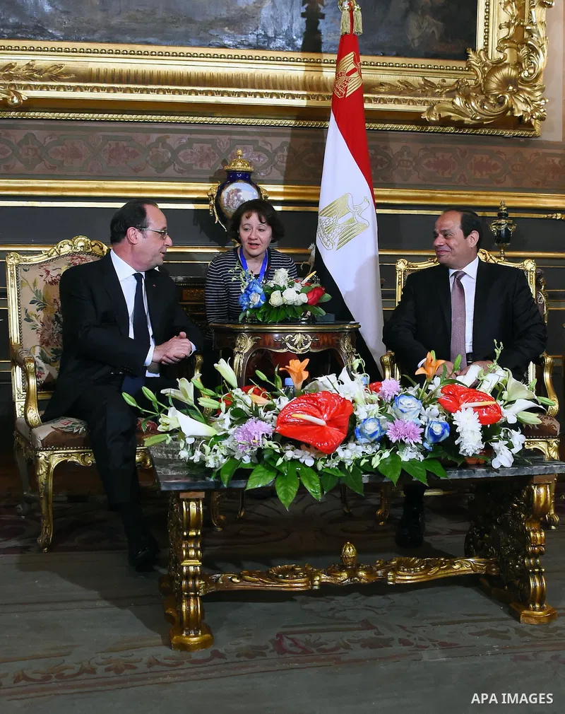 A handout photo provided by the Egyptian Presidency shows French president Francois Hollande and his Egyptian counterpart Abdul Fatah Al-Sisi during a bilateral meeting at Abdin palace in Cairo, Egypt, 18 April 2016. Hol...