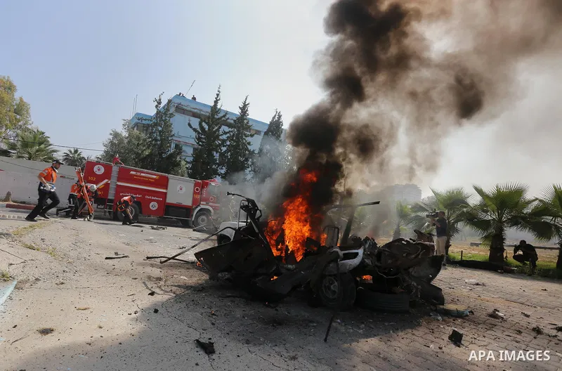 Palestinian emergency personnel take part in a drill , in Gaza City, on April 19, 2016. Photo by Mohammed Asad