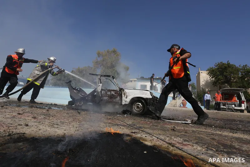 Palestinian emergency personnel take part in a drill , in Gaza City, on April 19, 2016. Photo by Mohammed Asad