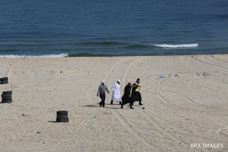 Palestinian emergency personnel take part in a drill ,at the beach of the Mediterranean sea on the coast of Gaza city, on April 19, 2016. Photo by Mohammed Asad