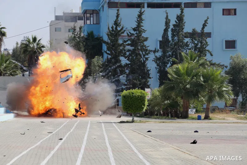 Palestinian emergency personnel take part in a drill , in Gaza City, on April 19, 2016. Photo by Mohammed Asad