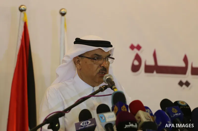 Palestinian housing minister Mufeed al-Hasayna, and Qatari ambassador Mohammed al-Emadi take part in a signing ceremony of agreement of new projects in Gaza city, on April 19, 2016. Photo by Mohammed Asad