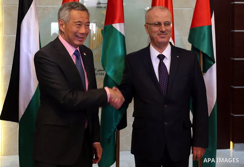 Palestinian Prime Minister Rami Hamdallah meets with Singapore's Prime Minister Lee Hsien in the West Bank city of Ramallah, April 20, 2016. Photo by Prime Minister Office
