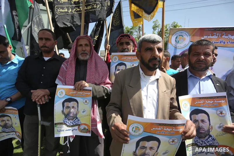 Palestinians take part in a protest demanding release the prisoners in Israeli jails, in Gaza city, on April 24, 2016. Photo by Mohammed Asad
