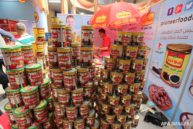 Palestinians attend exhibition for national products at Islamic University, in Gaza city, on April 24, 2016. Photo by Mohammed Asad