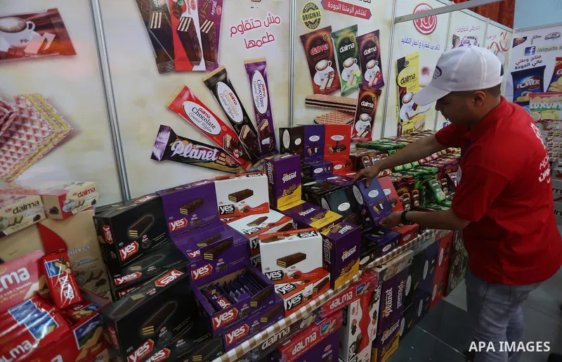 Palestinians attend exhibition for national products at Islamic University, in Gaza city, on April 24, 2016. Photo by Mohammed Asad