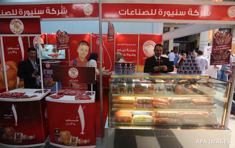 Palestinians attend exhibition for national products at Islamic University, in Gaza city, on April 24, 2016. Photo by Mohammed Asad