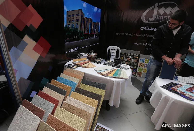 Palestinians attend exhibition for national products at Islamic University, in Gaza city, on April 24, 2016. Photo by Mohammed Asad