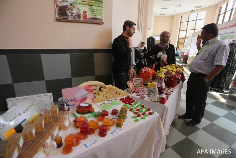 Palestinians attend exhibition for national products at Islamic University, in Gaza city, on April 24, 2016. Photo by Mohammed Asad