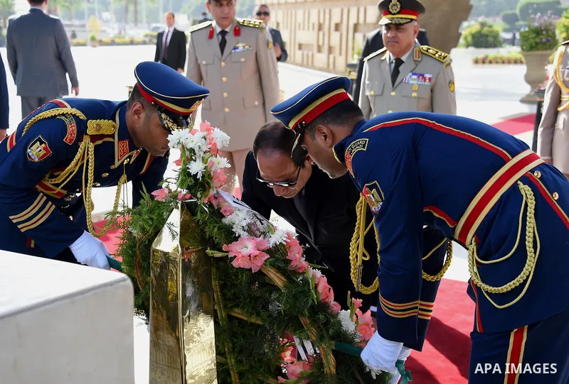 Egyptian President Abdel Fattah al-Sisi lays a wreath at the memorial to the martyrs of the Armed Forces to mark the anniversary of the liberation of Sinai, in Cairo on April 24, 2016. Photo by Egyptian President Office