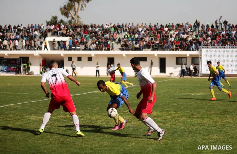 Palestinian Shabab Jabalia players and Shabab Khan Younis players compete during the final match of the Gaza Cup at Yarmuk stadium in Gaza City, on April 24, 2016. Photo by Ashraf Amra