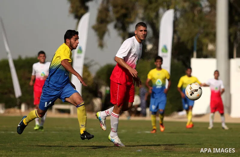 Palestinian Shabab Jabalia players and Shabab Khan Younis players compete during the final match of the Gaza Cup at Yarmuk stadium in Gaza City, on April 24, 2016. Photo by Ashraf Amra
