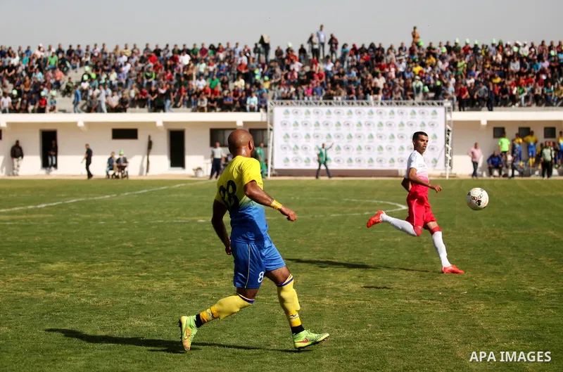 Palestinian Shabab Jabalia players and Shabab Khan Younis players compete during the final match of the Gaza Cup at Yarmuk stadium in Gaza City, on April 24, 2016. Photo by Ashraf Amra