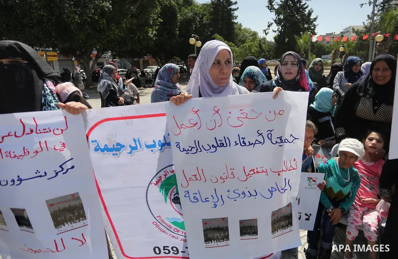 Disabled Palestinians take part in a protest to demand their rights to work, in Gaza city, on April 25, 2016. Photo by Mohammed Asad