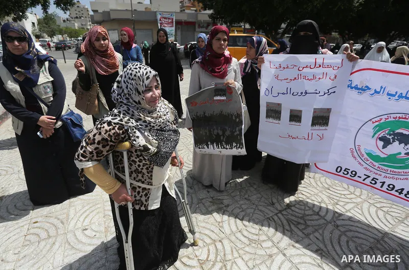 Disabled Palestinians take part in a protest to demand their rights to work, in Gaza city, on April 25, 2016. Photo by Mohammed Asad