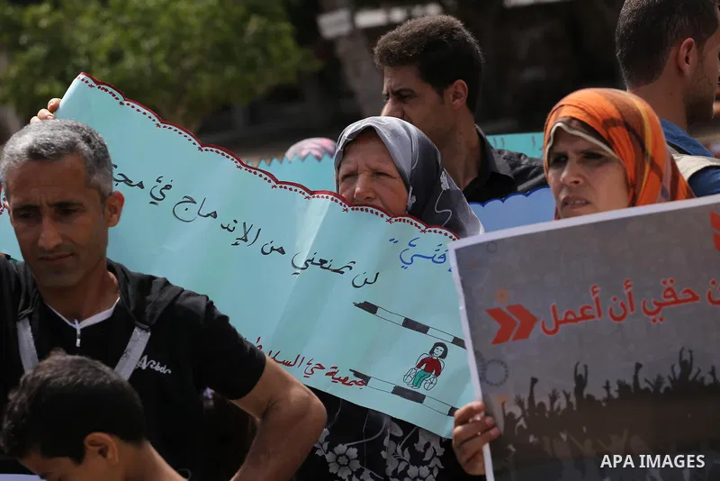 Disabled Palestinians take part in a protest to demand their rights to work, in Gaza city, on April 25, 2016. Photo by Mohammed Asad