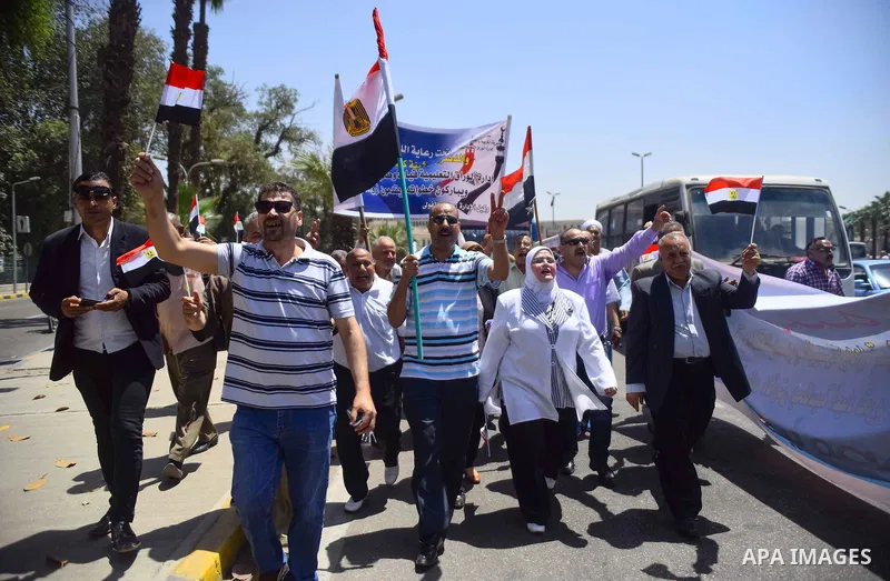Supporters of Egypt's army and Egyptian President Abdel Fattah al-Sisi celebrate the anniversary of Sinai Liberation Day in Cairo, Egypt, April 25, 2016. Photo by Amr Sayed