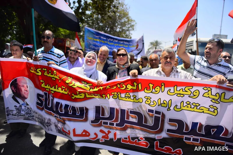 Supporters of Egypt's army and Egyptian President Abdel Fattah al-Sisi celebrate the anniversary of Sinai Liberation Day in Cairo, Egypt, April 25, 2016. Photo by Amr Sayed