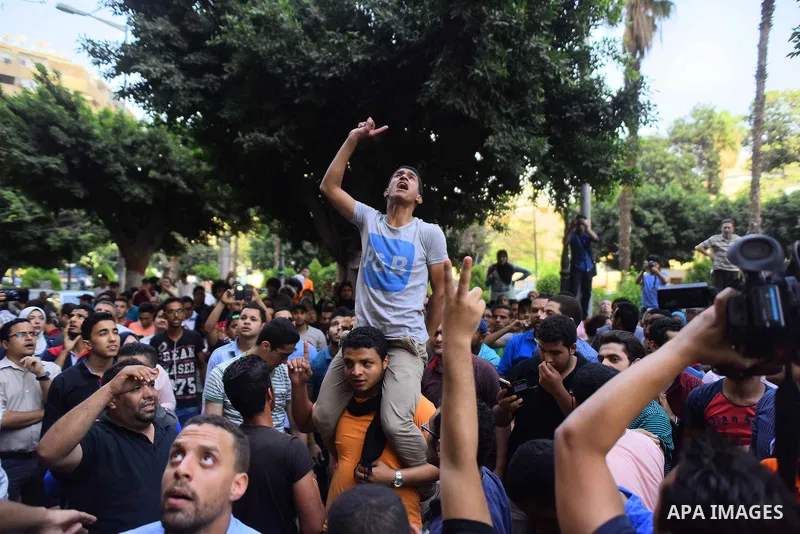 Egyptian protesters chant slogans during a demonstration in Cairo on April 25, 2016, against the handing over of two Red Sea islands to Saudi Arabia. Egyptian police fired tear gas at protesters in the Egyptian capital w...