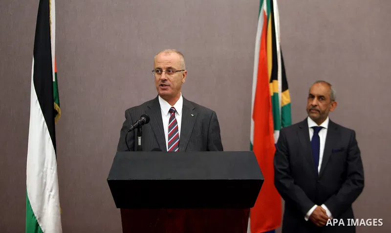 Palestinian Prime Minister, Rami Hamdallah, meets with the representative of South Africa to the Palestine Ashraf Suleiman, in the West Bank city of Ramallah, on April 26, 2016. Photo by Prime Minister Office