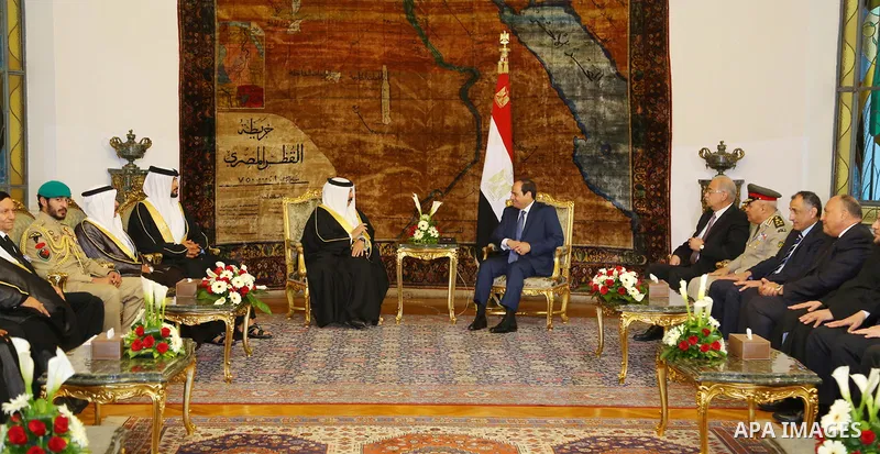 A handout picture released by the Egyptian Presidency on April 26, 2016 shows Egyptian President Abdel Fattah al-Sisi meets with Bahrain's King Hamad bin Issa al-Khalifa in the capital Cairo. Photo by Egyptian President...