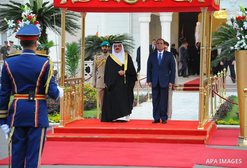 A handout picture released by the Egyptian Presidency on April 26, 2016 shows Egyptian President Abdel Fattah al-Sisi and Bahrain's King Hamad bin Issa al-Khalifa reviewing the honor guard during a welcoming ceremony in...