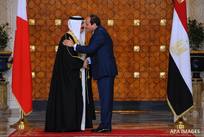 A handout picture released by the Egyptian Presidency on April 26, 2016 shows Egyptian President Abdel Fattah al-Sisi meets with Bahrain's King Hamad bin Issa al-Khalifa in the capital Cairo. Photo by Egyptian President...