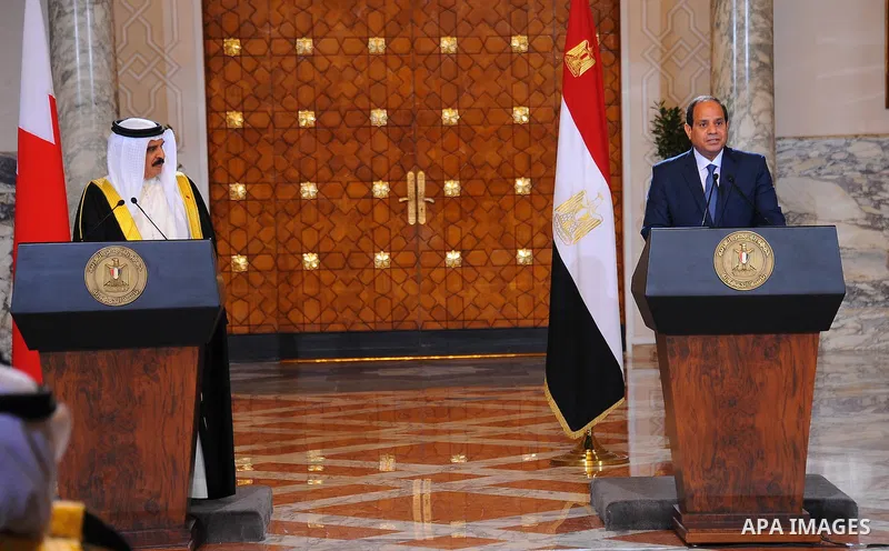 A handout picture released by the Egyptian Presidency on April 26, 2016 shows Egyptian President Abdel Fattah al-Sisi meets with Bahrain's King Hamad bin Issa al-Khalifa in the capital Cairo. Photo by Egyptian President...