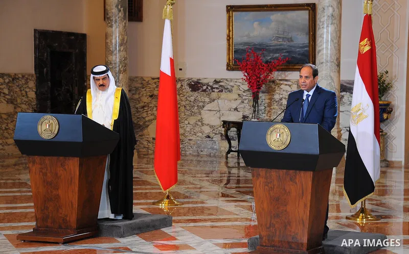 A handout picture released by the Egyptian Presidency on April 26, 2016 shows Egyptian President Abdel Fattah al-Sisi meets with Bahrain's King Hamad bin Issa al-Khalifa in the capital Cairo. Photo by Egyptian President...