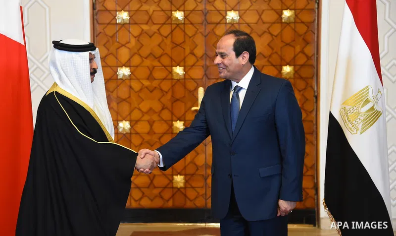 A handout picture released by the Egyptian Presidency on April 26, 2016 shows Egyptian President Abdel Fattah al-Sisi meets with Bahrain's King Hamad bin Issa al-Khalifa in the capital Cairo. Photo by Egyptian President...