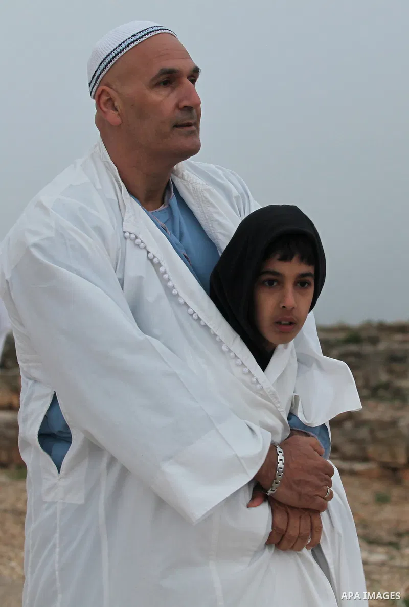Members of the Samaritan sect take part in a traditional pilgrimage marking the holiday of Passover atop Mount Gerizim near the West Bank city of Nablus, on April 27, 2015. Photo by Nedal Eshtayah