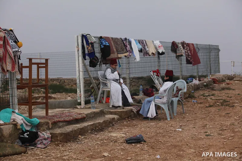 Members of the Samaritan sect take part in a traditional pilgrimage marking the holiday of Passover atop Mount Gerizim near the West Bank city of Nablus, on April 27, 2015. Photo by Nedal Eshtayah