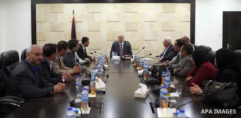 Palestinian Prime Minister, Rami Hamdallah, meets with General Federation of Teachers, in the West bank city of Ramallah, on April 27, 2016. Photo by Prime Minister Office