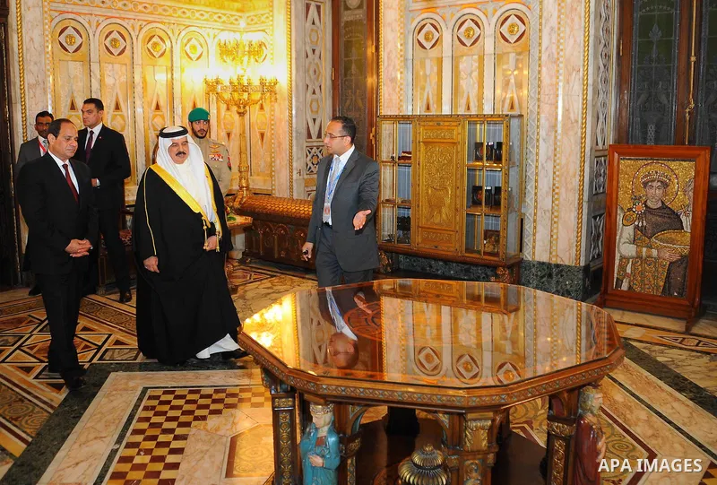 Egyptian President Abdel Fattah al-Sisi with Bahrain's King Hamad bin Issa al-Khalifa visit the Abdeen Palace in Cairo, Egypt, on April 27, 2016. Photo by Egyptian President Office