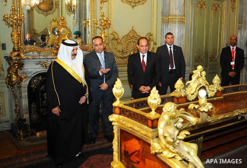 Egyptian President Abdel Fattah al-Sisi with Bahrain's King Hamad bin Issa al-Khalifa visit the Abdeen Palace in Cairo, Egypt, on April 27, 2016. Photo by Egyptian President Office