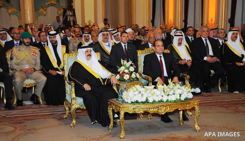 Egyptian President Abdel Fattah al-Sisi with Bahrain's King Hamad bin Issa al-Khalifa visit the Abdeen Palace in Cairo, Egypt, on April 27, 2016. Photo by Egyptian President Office