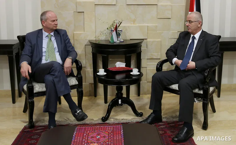 Palestinian Prime Minister, Rami Hamdallah, meets with the representative of Norway to the Palestine Hans Jacob, in the West Bank city of Ramallah, on April 28, 2016. Photo by Prime Minister Office